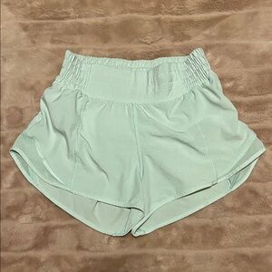 Lululemon Hotty Hot Low Rise Shorts 2.5" Inseam Women's Size 2 Delicate Mint